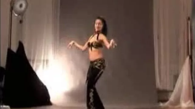 танцы голых девушек видео